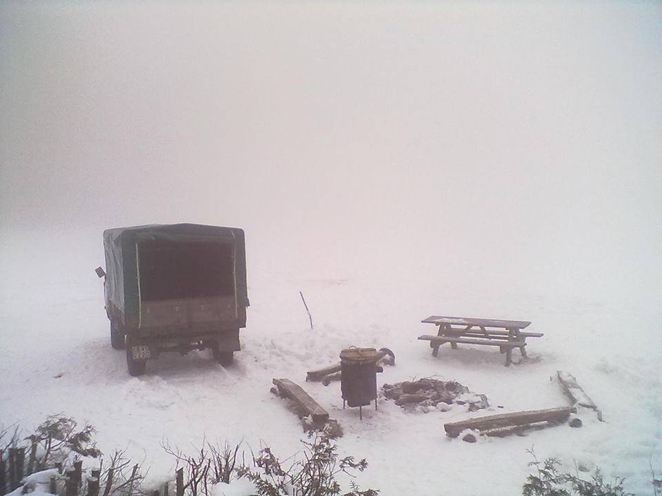 A hegyre teherautó platón is fel lehet jutni. Igazi élmény! A hegyre teherautó platón is fel lehet jutni. Igazi élmény!