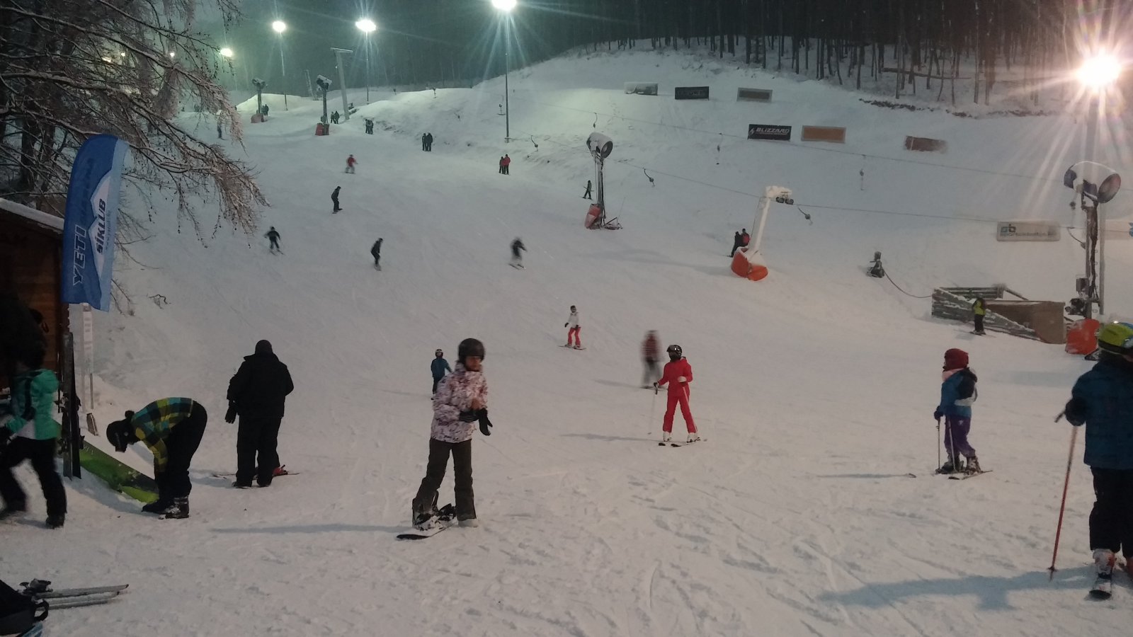 Hangulatos esti síelés Eplényben Hangulatos esti síelés Eplényben