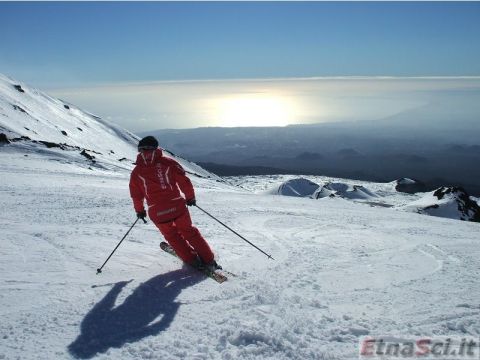 Kil�t�s a F�ldk�zi-tengerre - s�el�s az Etn�n (Fot�: Etnasci)