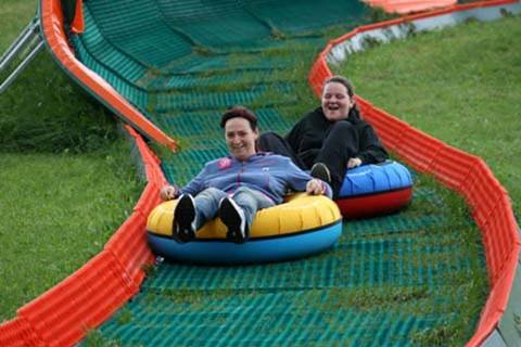 K�lf�ldi s�terepeken m�r sok hasonl� "tubing" p�lya m�k�dik