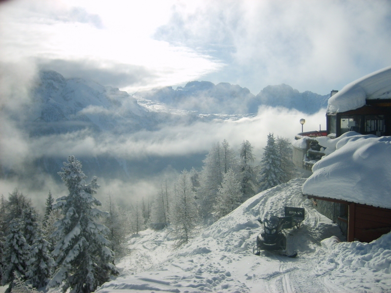 Reggel a Monte Spolverino-n, a t�volban a Grost�.