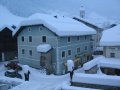Reggelre m�teres h� bor�totta a falut