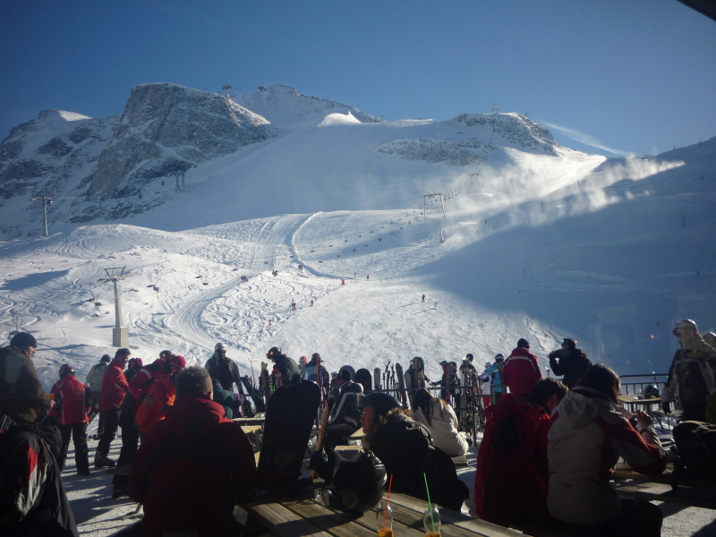 A Gefrorene Wand (3287 m) �s a gleccserp�ly�k a Tuxer Fernerhaus (2660 m) �tterm�b�l