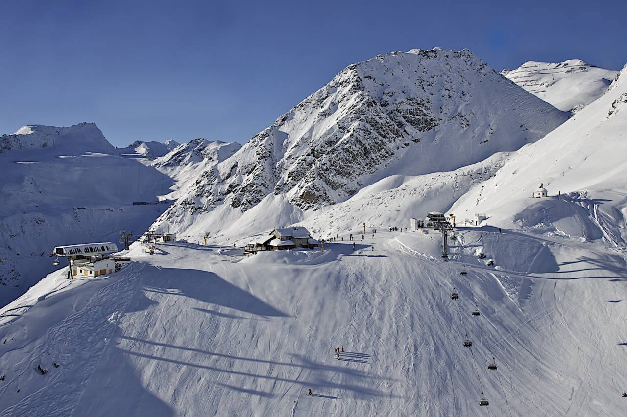 Ted Ligety képe az idei (lenti) és a tavalyi hóviszonyokról a tiroli Söldenben Ted Ligety képe az idei (lenti) és a tavalyi hóviszonyokról a tiroli Söldenben