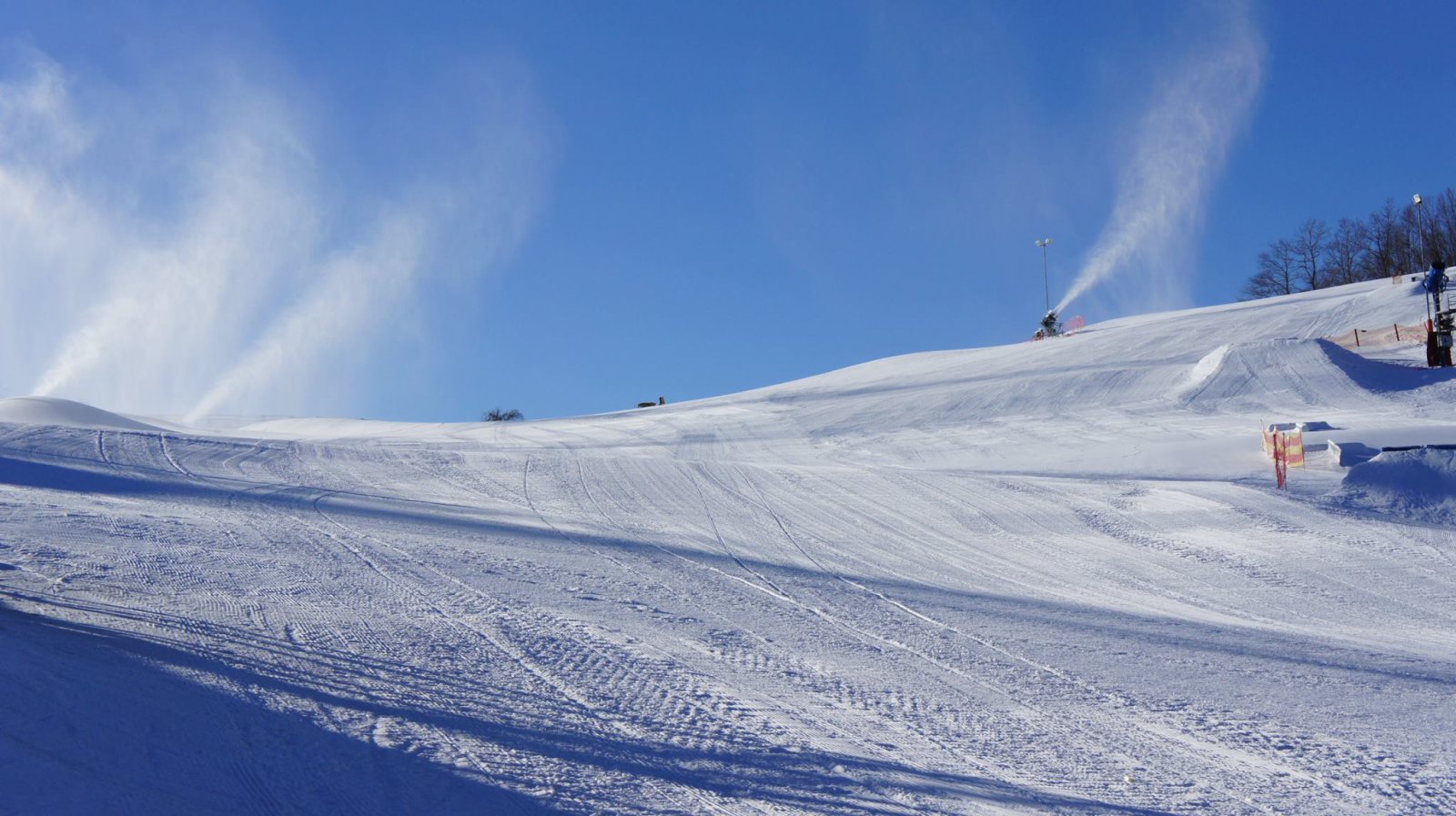Hóágyúzás tegnap reggel mínusz 7 fokban Hóágyúzás tegnap reggel mínusz 7 fokban