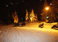 Ki kell pr�b�lni az �lvezetes lesikl�st Hochwurzen 7 km hossz� villanyf�nyes sz�nk�p�ly�j�n!