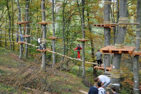 Erdei k�t�lp�lya a Sobri J�ska Bakonyi Kalandparkban, Forr�s: www.bakonyikalandpark.hu