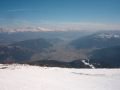 Lenn a m�r tavaszias pomp�ban t�nd�kl� Lungau, a h�tt�rben az Alacsony Tauern havasai feh�rlenek