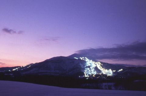 Niseko-Hirafu, a hegy jobb oldal�n - Jap�nban a legnagyobb