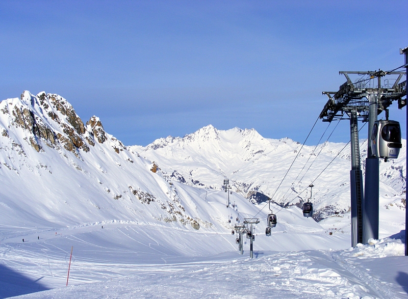Chal-h�g� (2600 m) �s levezet� p�lya egy r�szlete