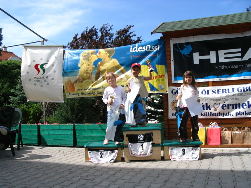 Mini I. le�ny kateg�ri�ban: 1. Sz�ll�s Noa (NIVELCO SE.), 2. Nagy Orsolya (Rozmaring SE), 3. Papp Kinga (Viadal SE), T�th Zita