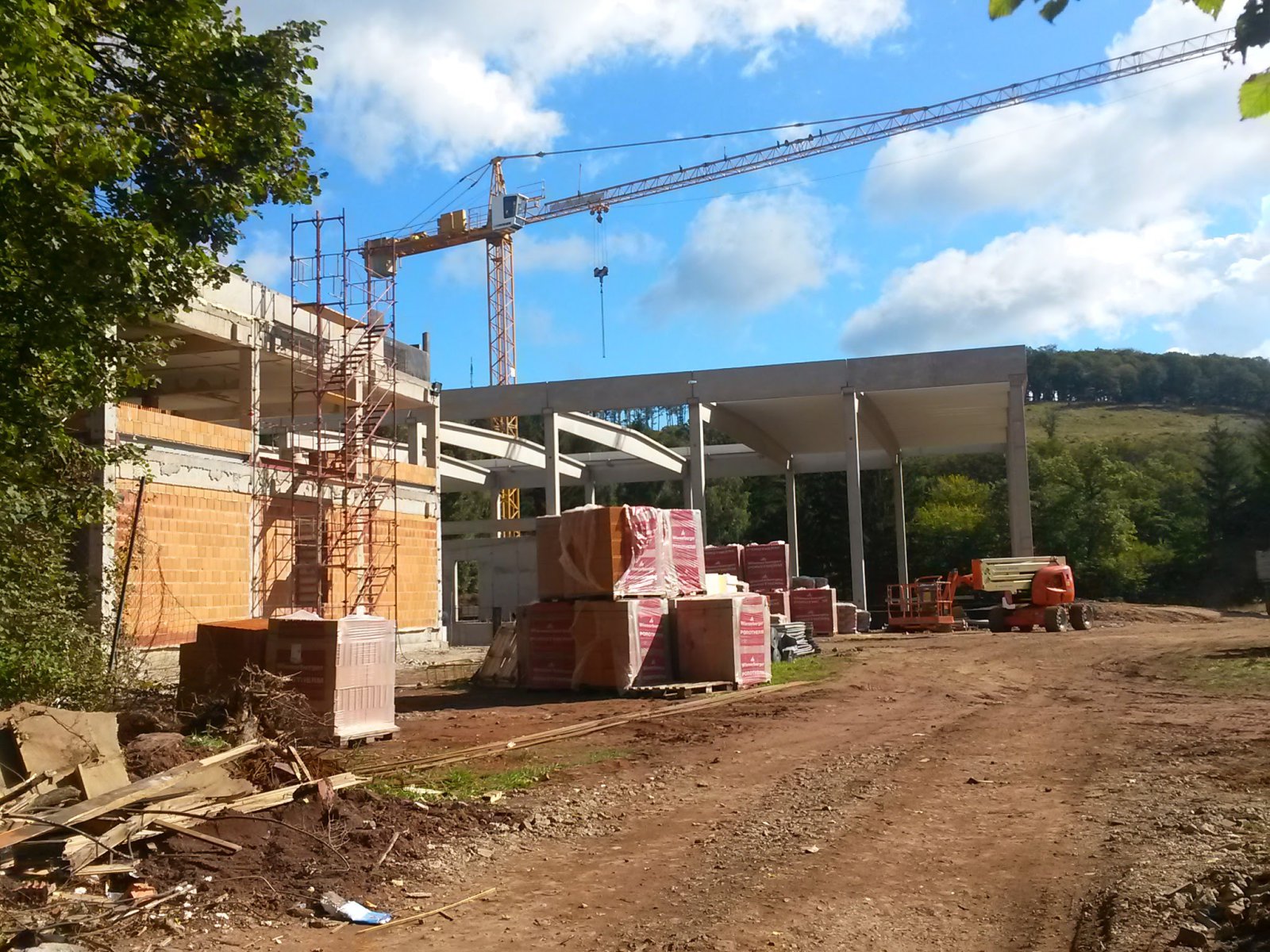 A képek 2014. szeptember 21-én készültek az építkezés helyszínén. Fotók: sielok.hu