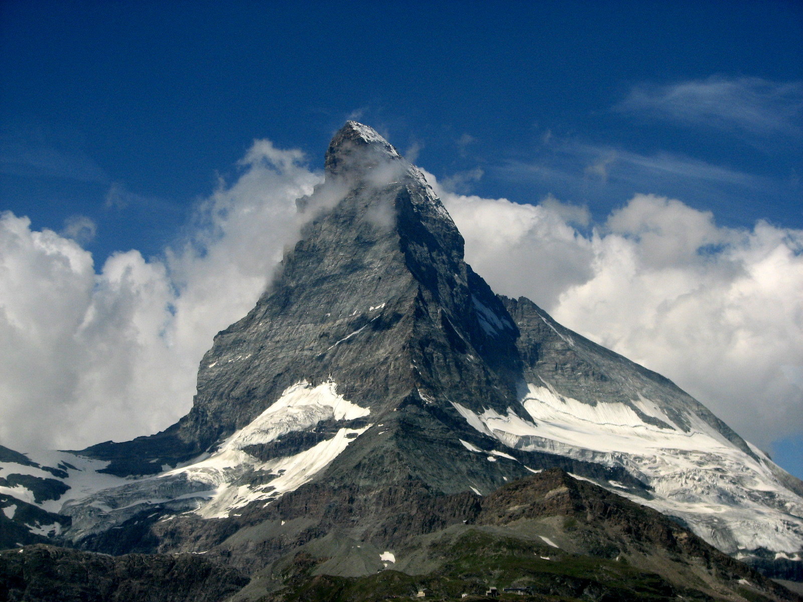Gigantikus, égbe törő, festői, tiszteletet parancsoló: ez a Matterhorn