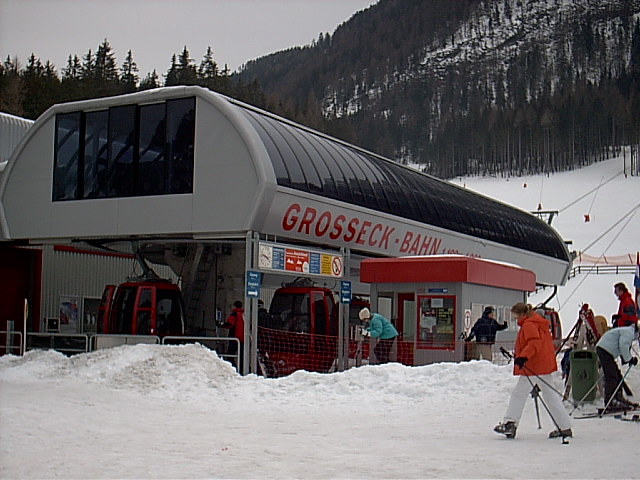 Grosseck-Speiereck: a kabinos lift v�lgy�llom�sa
