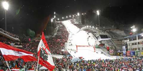 St�jerorsz�g �s Schladming sz�m�ra minden �vben nagy �nnep a Night Race. Id�n 50 ezer n�z� szurkolt a Planai Ar�n�ban. Fot�: Harald Steiner / �W