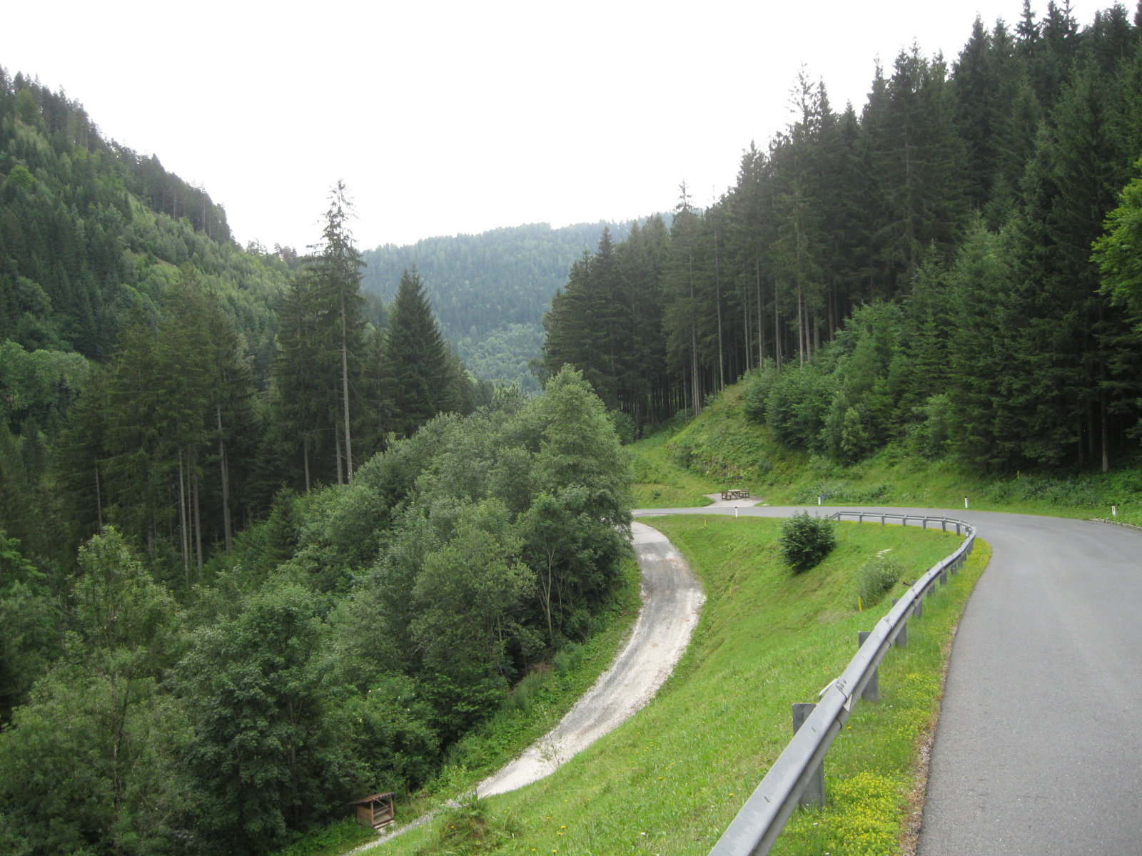 Arriach felé vezető út a Gerlitzen északi oldalán