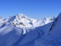 Szemben a 3500 m�ter magasan tal�lhat� k�rpanor�m�s forg� �tterem