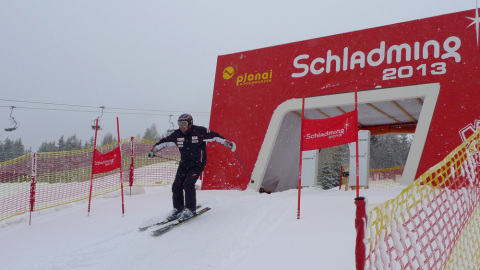 A startkapun m�r a 2013-as schladmingi VB rekl�mja