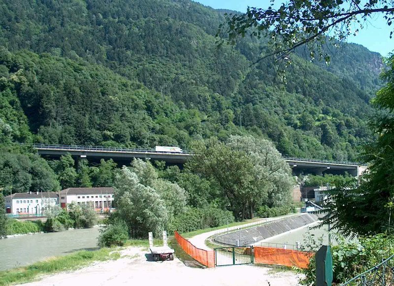 �tban Bolzano - Meran fel� g�pkocsival