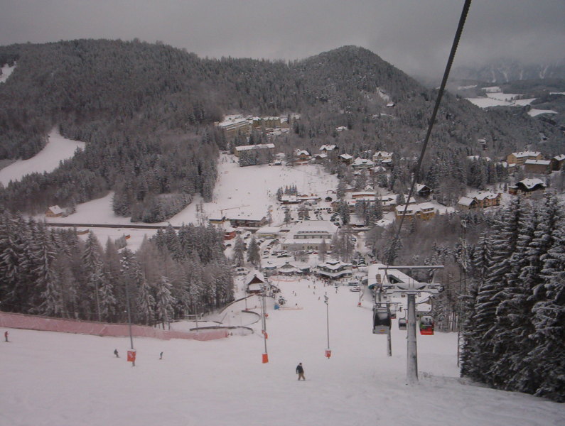 A FIS VK p�lya �s a kabinos felvon�