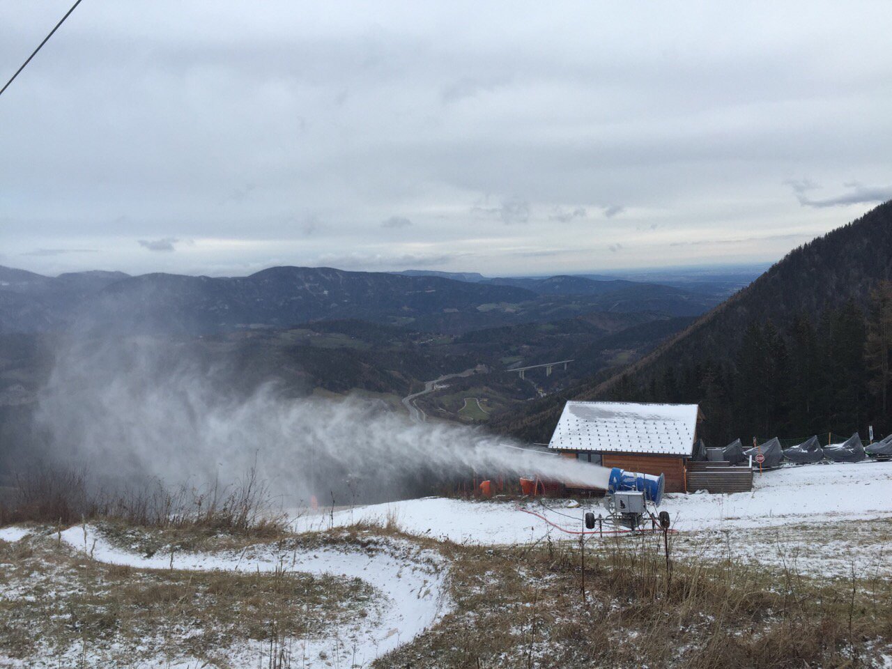 Beschneiung-Bergstation-Zauberberg-23.11.2015.JPG