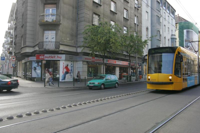 Ott, ahol a hatos meg�ll...Mechwart t�rn�l.