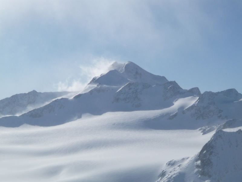 Wildspitze (3772 m) a Tiefenbach-gleccser kil�t�j�b�l