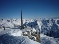 A Schwarze Schneid kil�t�j�t jelz� obeliszk (3340 m)