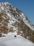 A Schwarze Schneid (3367 m) �s a k�t oldal gleccserp�ly�it �sszek�t� s�alag�t