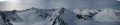 Kil�t�s a Tiefenbach-gleccser kil�t�j�b�l (3249 m), balra a Wildspitze (3772 m), k�z�pen a k�zeli hegyt�l kiss� balra t�volabb a pitztali p�ly�k