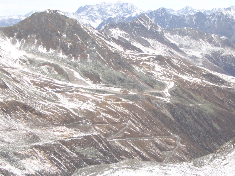 A gleccserhez vezet� szerpentin
