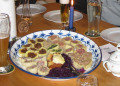 Gomb�cok finomabbn�l finomabb t�ltel�kkel a Kn�dl-Alm hegyi �ttermben. (honlap: urig.at)