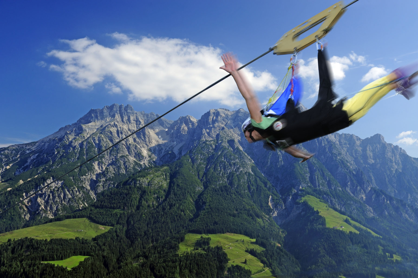 A leggyorsabb zipline vagy flying fox a világon. A Leogang feletti Asitzon található szerkentyűvel akár 140 km/órával is lehet repülni!