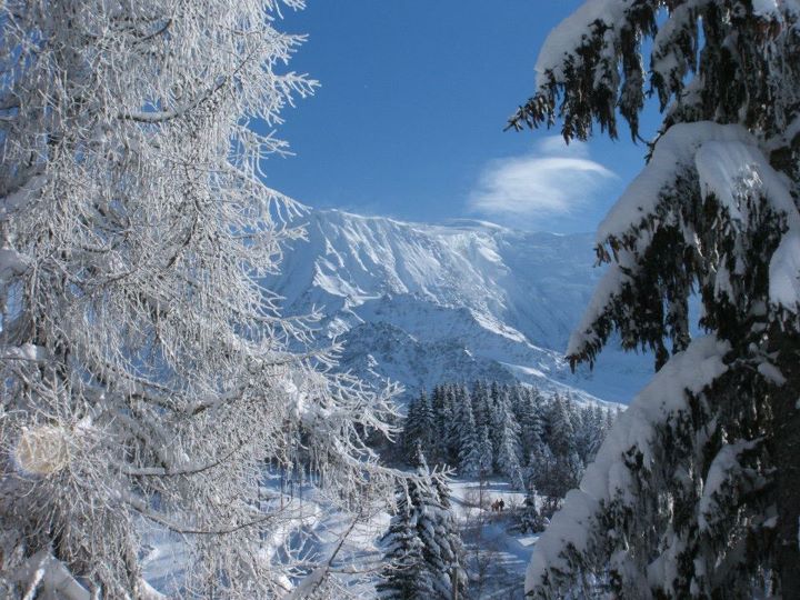 Chamonix fürdik a napfényben, a Grands Montets oldal megnyílt, napijegy 32 euró