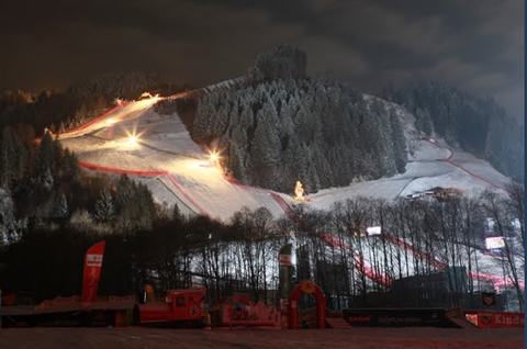 A pálya esti kivilágításban A pálya esti kivilágításban