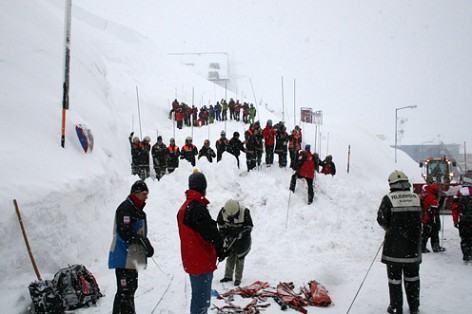 Lavina a hotel bejáratánál - Fotó: Pl. St Anton