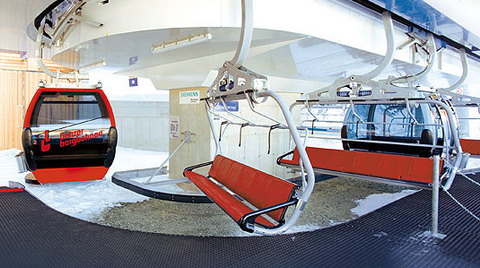 Az új Schlossbergbahn kabinja és ülőszékesei Az új Schlossbergbahn kabinja és ülőszékesei