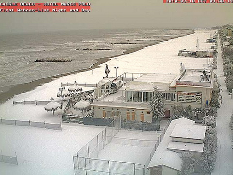 Behavazott tengerpart Olaszországban - Caorle Beach webkamera Behavazott tengerpart Olaszországban - Caorle Beach webkamera