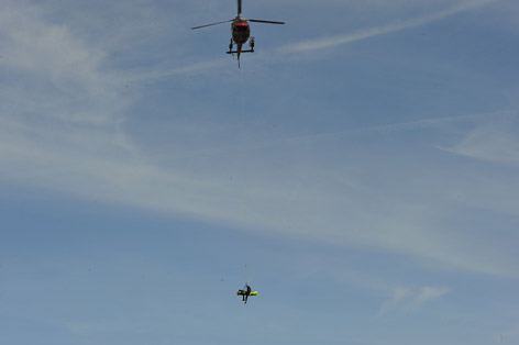A holttestet szállító helikopter A holttestet szállító helikopter