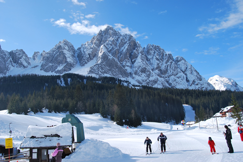 Sappadai l�tk�p - h�tt�rben a Dolomitok szikl�i