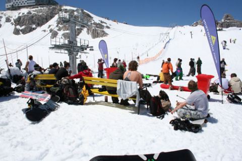Ny�ri cs�szk�l�s a Dachstein gleccseren. Fot�: Ridehouse