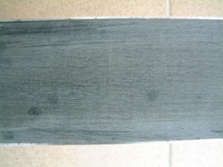 A s�l�c talpa waxol�st ig�nyel (ld. sz�rk�s elszinez�d�s)