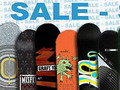Ezer�tsz�z snowboardot loptak el Schladmingban