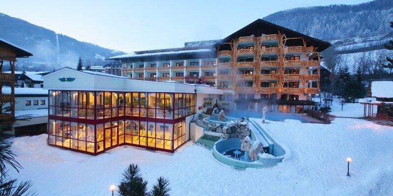 Exkluzív, minden igényt kielégítő szálloda Bad Kleinkirchheim központjában, saját termálfürdővel és wellness-centrummal, a sífelvonóktól 500 méterre.